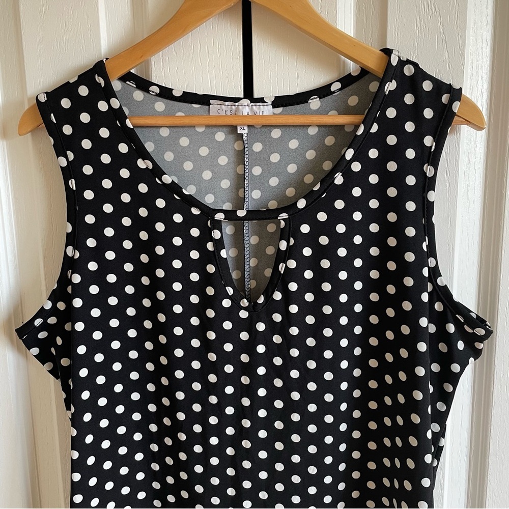 C’est La Vie Polka Dot Sleeveless Blouse Top Women’s XL Black White Ruched Sides - Picture 2 of 13